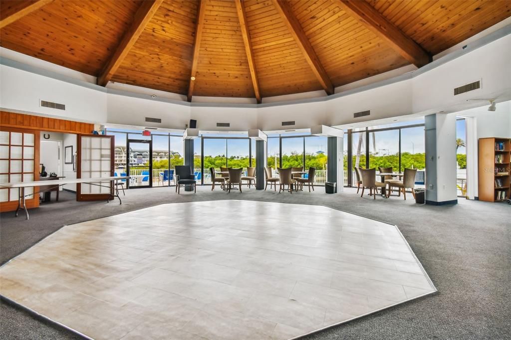 For Sale: $463,999 (2 beds, 2 baths, 1235 Square Feet)