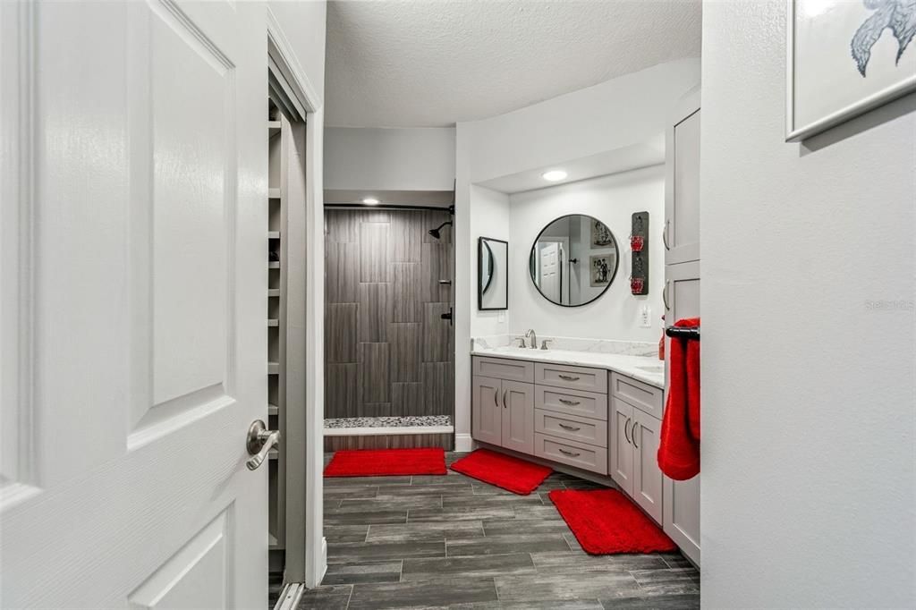 For Sale: $463,999 (2 beds, 2 baths, 1235 Square Feet)