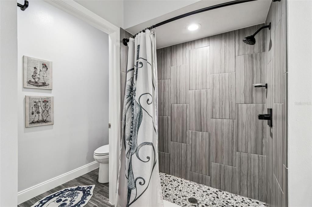 For Sale: $463,999 (2 beds, 2 baths, 1235 Square Feet)