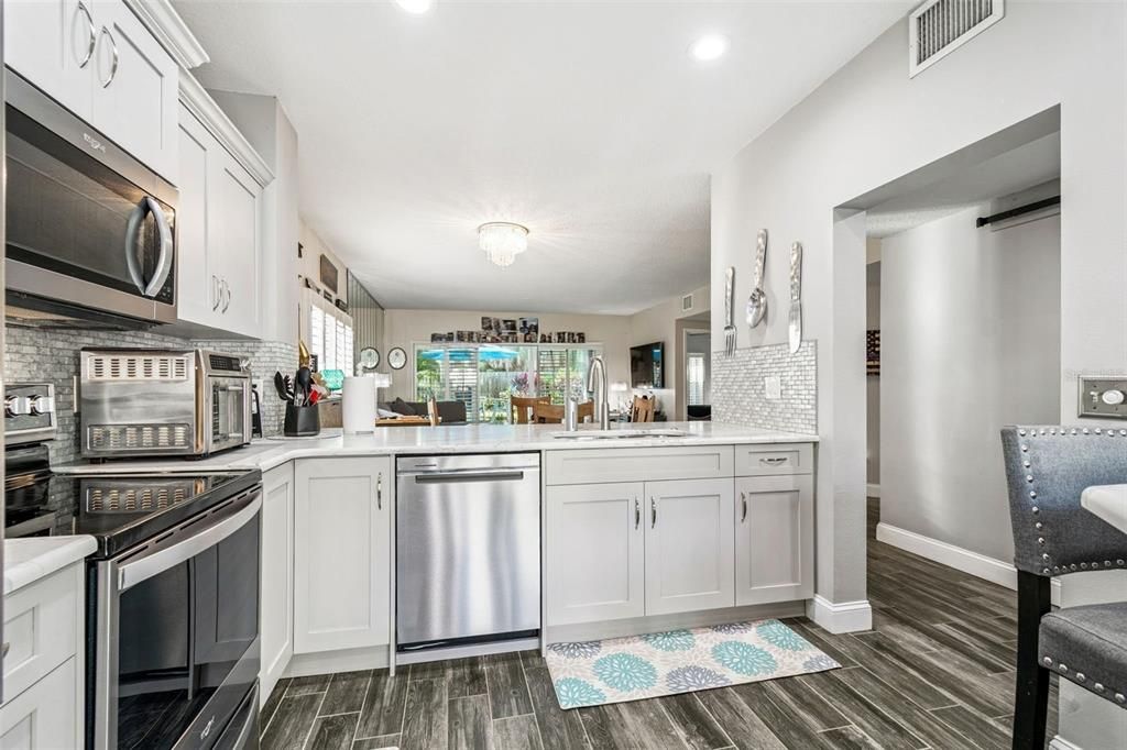 For Sale: $463,999 (2 beds, 2 baths, 1235 Square Feet)