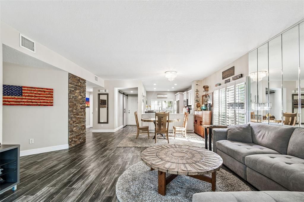 For Sale: $463,999 (2 beds, 2 baths, 1235 Square Feet)