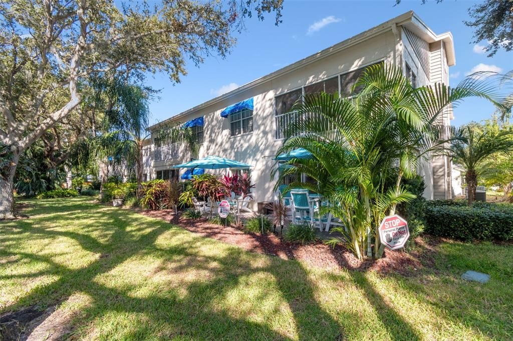 For Sale: $463,999 (2 beds, 2 baths, 1235 Square Feet)