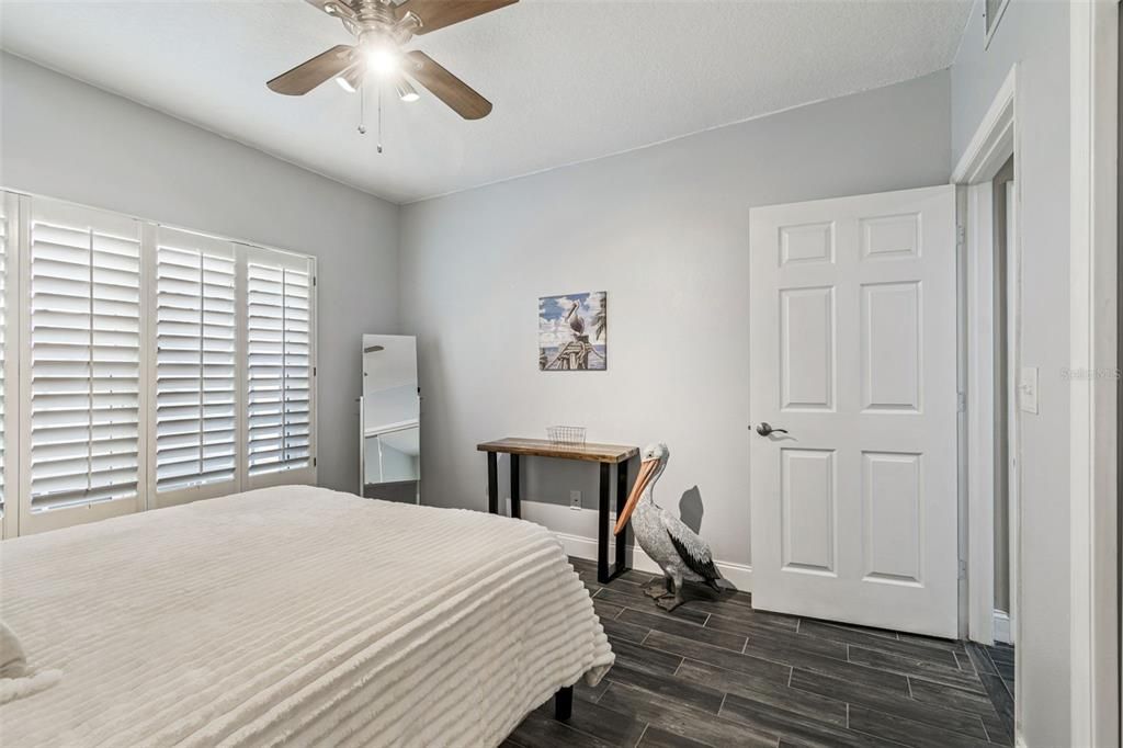 For Sale: $463,999 (2 beds, 2 baths, 1235 Square Feet)