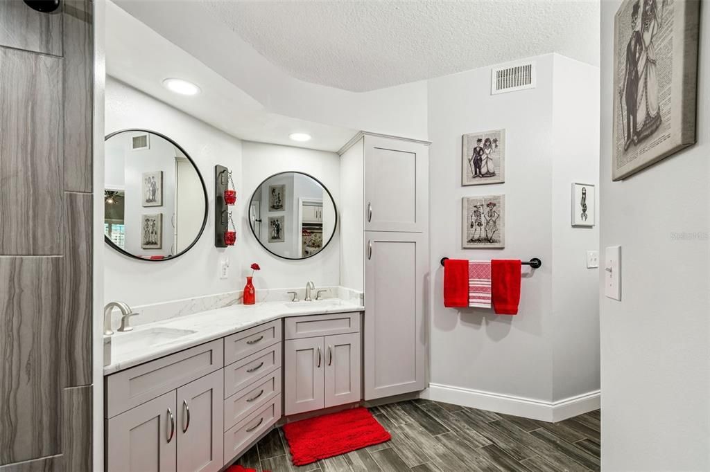 For Sale: $463,999 (2 beds, 2 baths, 1235 Square Feet)