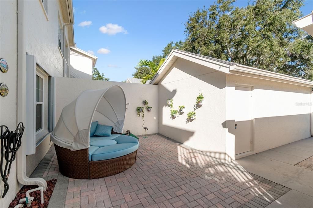 For Sale: $463,999 (2 beds, 2 baths, 1235 Square Feet)