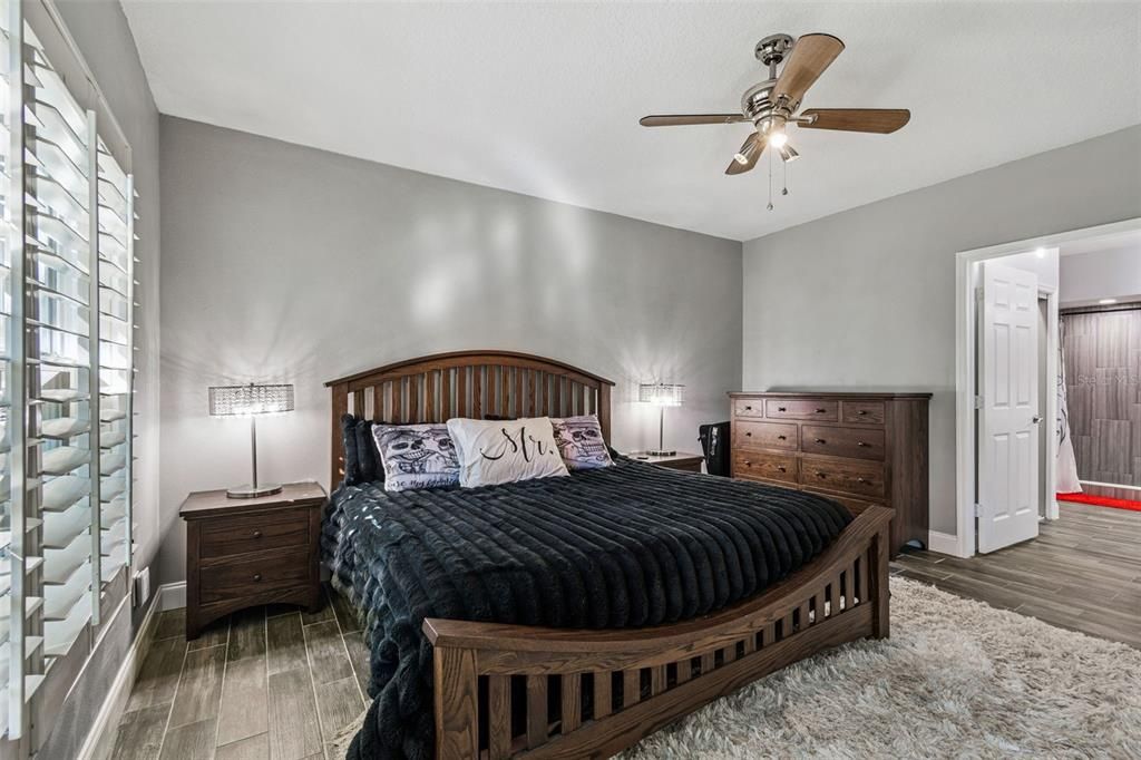 For Sale: $463,999 (2 beds, 2 baths, 1235 Square Feet)