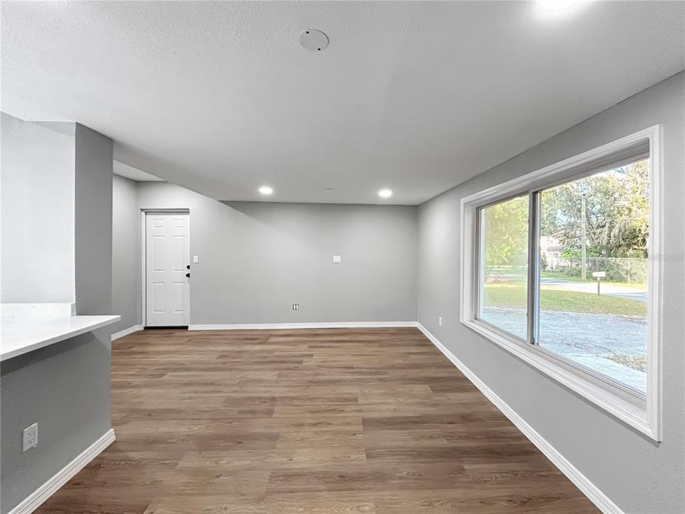 待售: $282,500 (3 贝兹, 2 浴室, 2032 平方英尺)