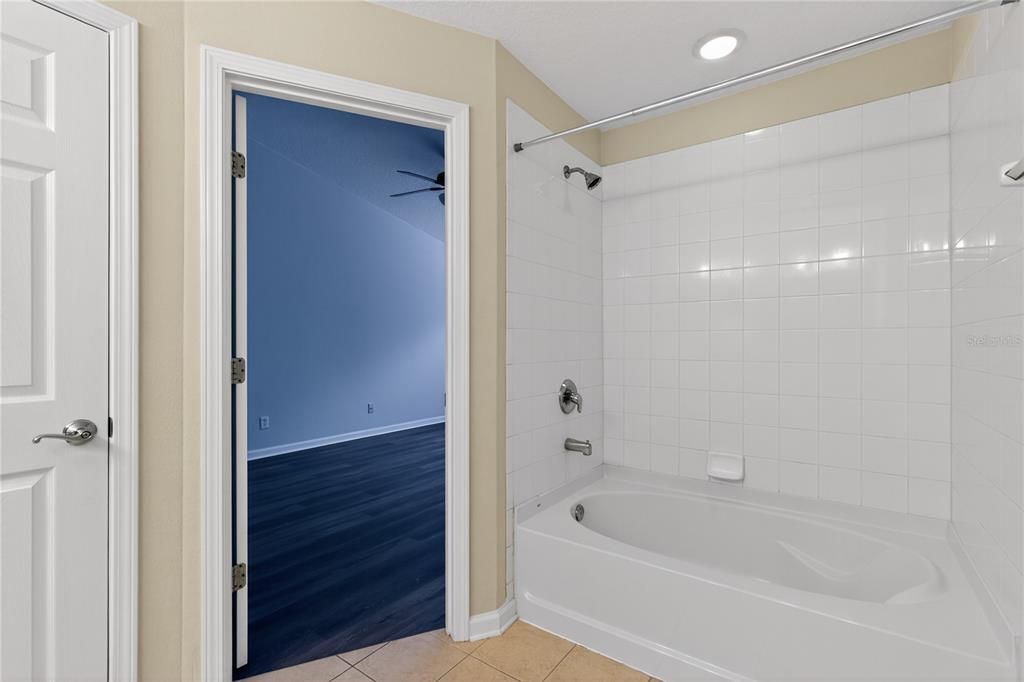 待售: $335,000 (3 贝兹, 2 浴室, 1682 平方英尺)