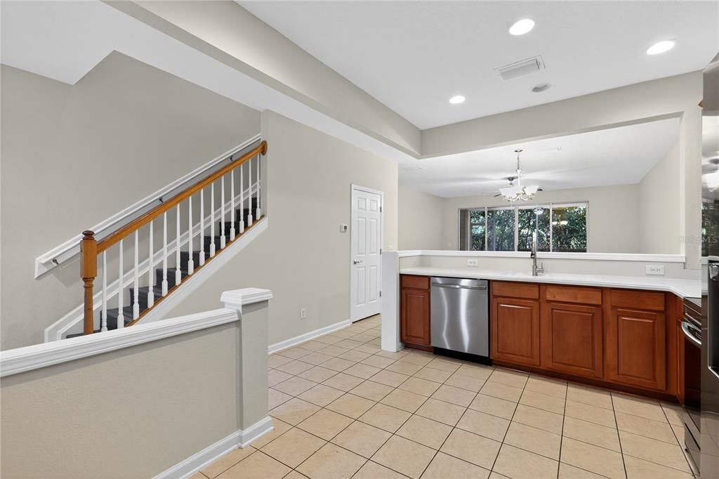 待售: $335,000 (3 贝兹, 2 浴室, 1682 平方英尺)