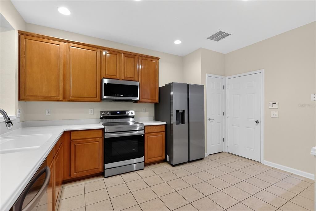 待售: $335,000 (3 贝兹, 2 浴室, 1682 平方英尺)