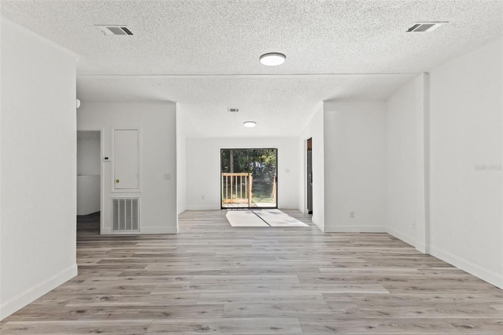 For Sale: $209,900 (2 beds, 2 baths, 1438 Square Feet)