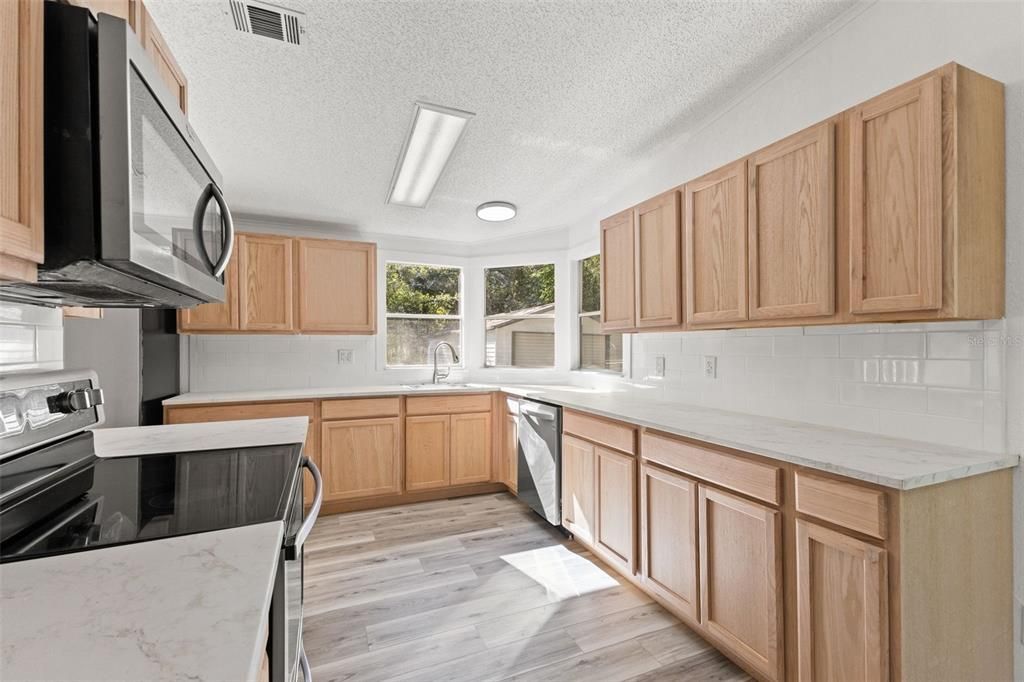 For Sale: $209,900 (2 beds, 2 baths, 1438 Square Feet)