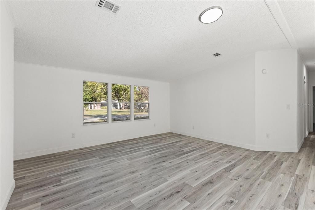 For Sale: $209,900 (2 beds, 2 baths, 1438 Square Feet)