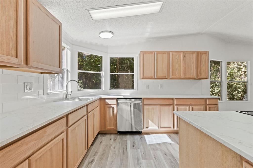 For Sale: $209,900 (2 beds, 2 baths, 1438 Square Feet)