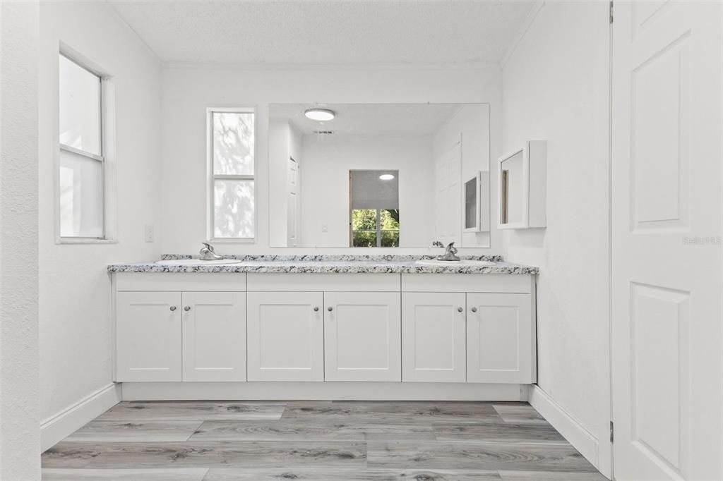 For Sale: $209,900 (2 beds, 2 baths, 1438 Square Feet)