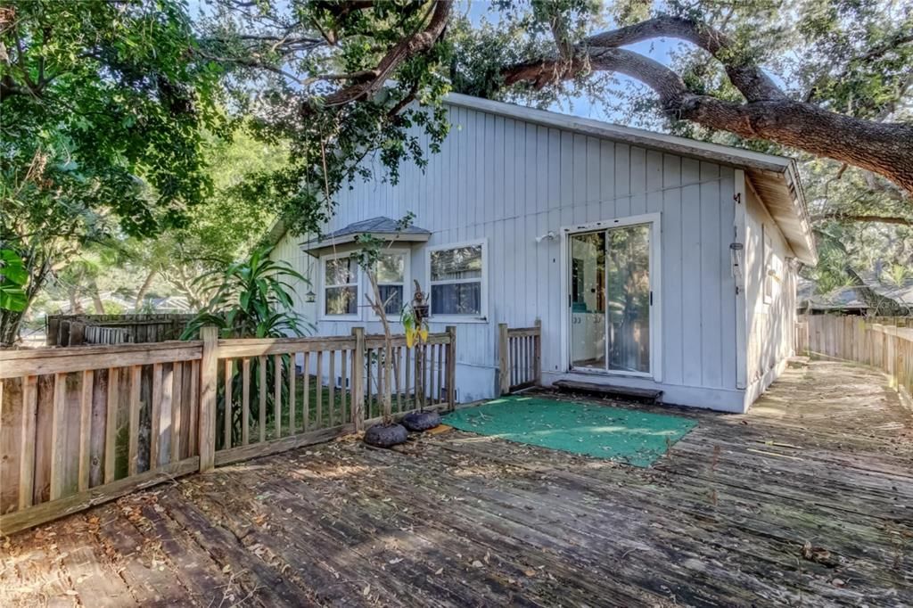 Под контрактом: $279,900 (3 спален, 2 ванн, 1186 Квадратных фут)