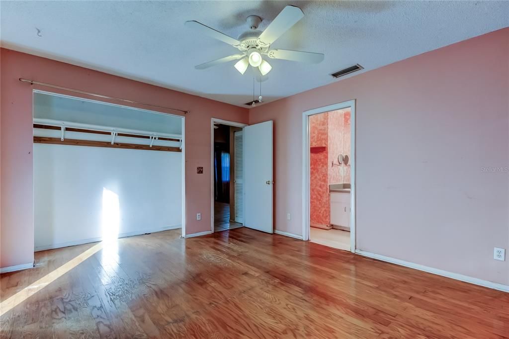 Под контрактом: $279,900 (3 спален, 2 ванн, 1186 Квадратных фут)