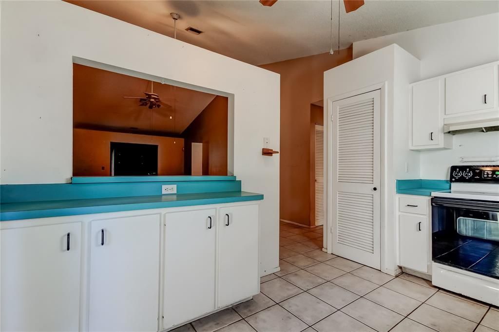 Под контрактом: $279,900 (3 спален, 2 ванн, 1186 Квадратных фут)