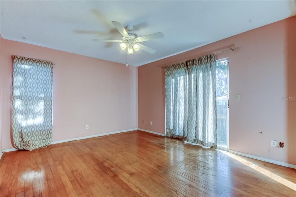 Под контрактом: $279,900 (3 спален, 2 ванн, 1186 Квадратных фут)