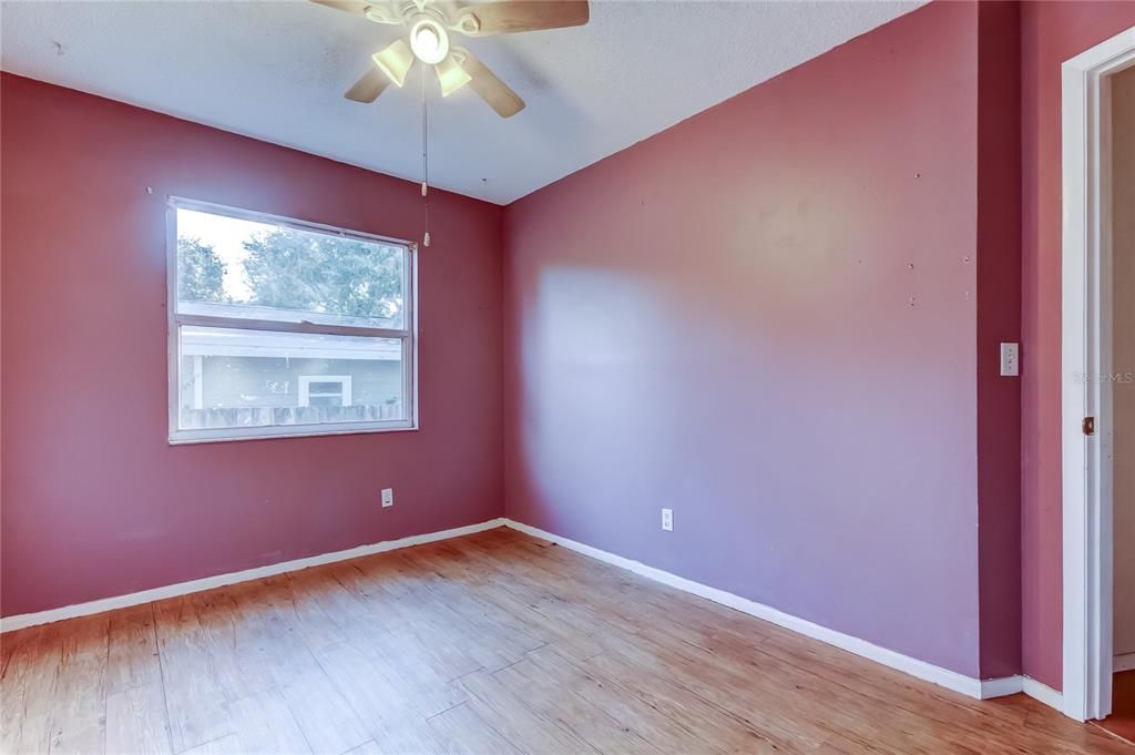 Под контрактом: $279,900 (3 спален, 2 ванн, 1186 Квадратных фут)