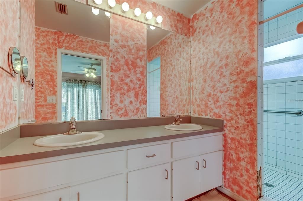 Под контрактом: $279,900 (3 спален, 2 ванн, 1186 Квадратных фут)