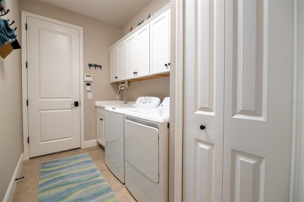 For Sale: $499,000 (3 beds, 2 baths, 1808 Square Feet)