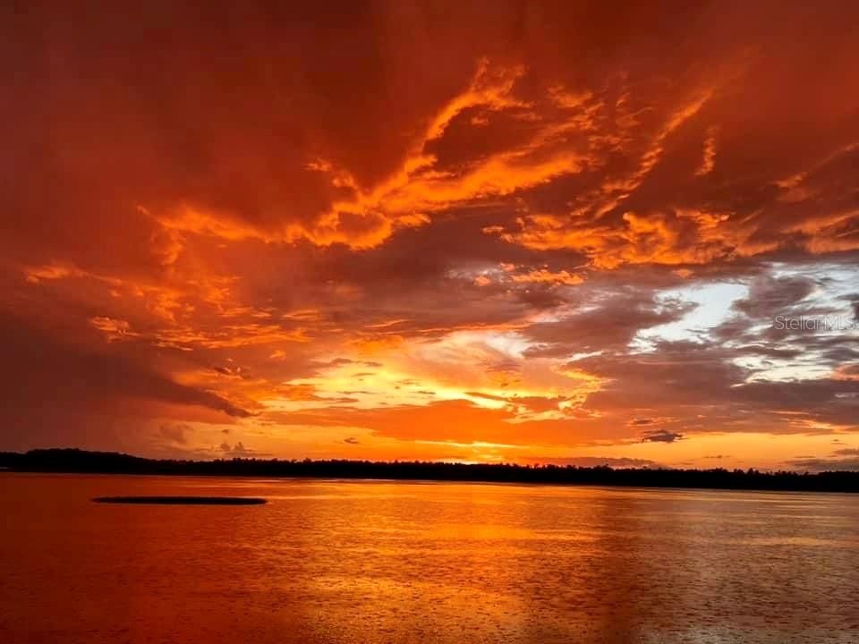 Под контрактом: $450,000 (3 спален, 2 ванн, 1788 Квадратных фут)