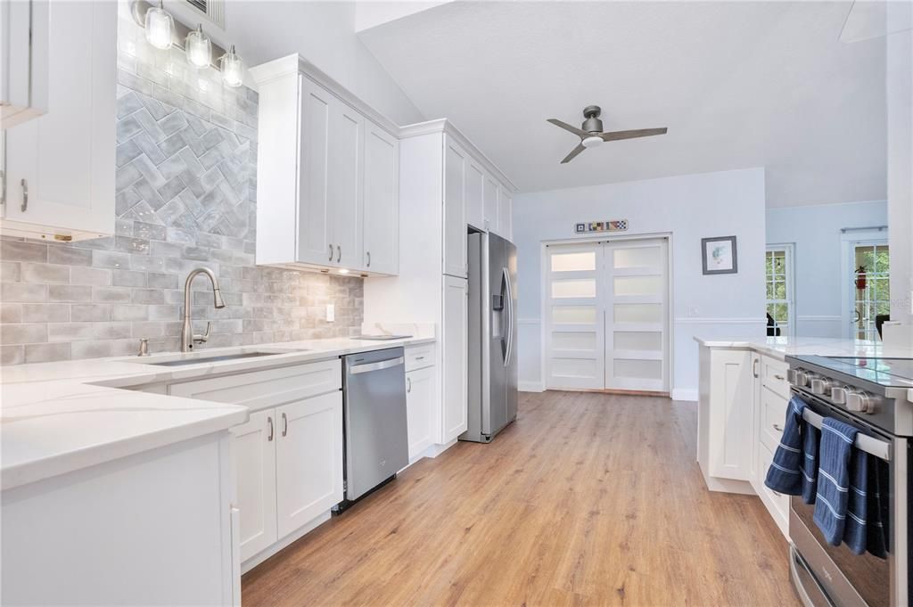 Под контрактом: $450,000 (3 спален, 2 ванн, 1788 Квадратных фут)