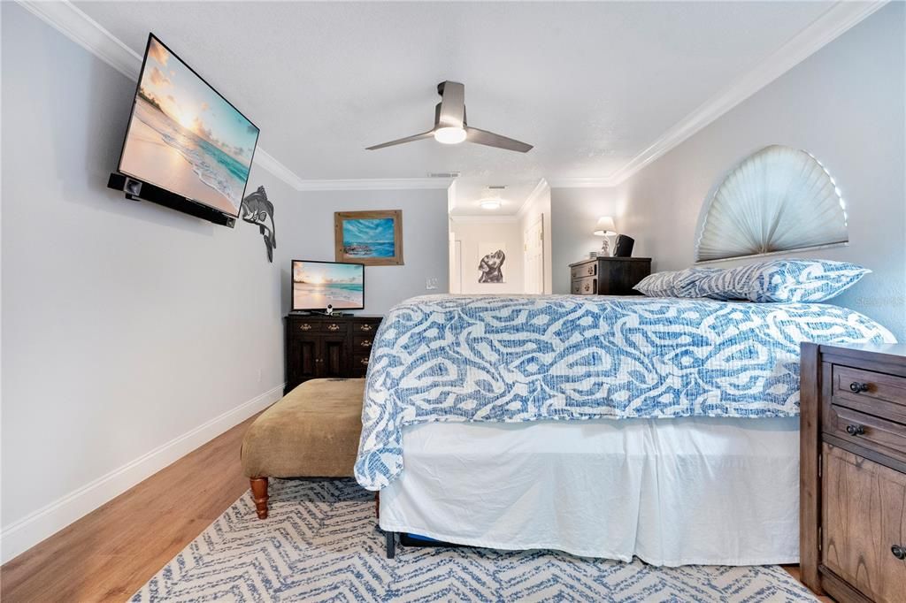 Под контрактом: $450,000 (3 спален, 2 ванн, 1788 Квадратных фут)