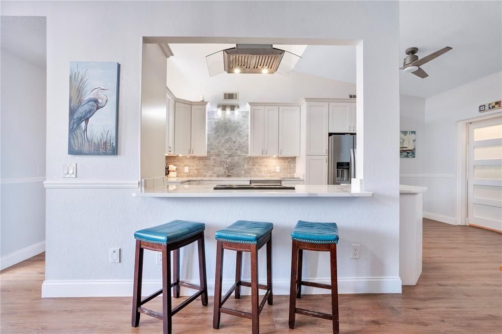 Под контрактом: $450,000 (3 спален, 2 ванн, 1788 Квадратных фут)