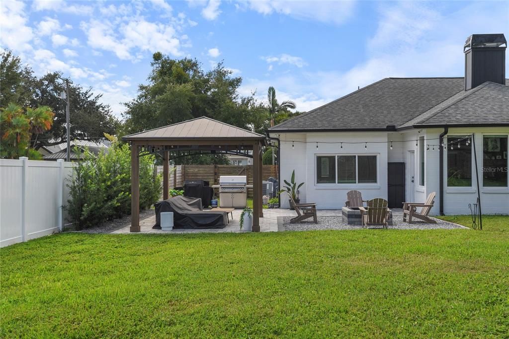 Под контрактом: $4,000 (3 спален, 2 ванн, 2113 Квадратных фут)