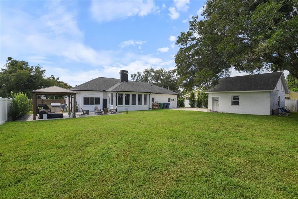 Под контрактом: $4,000 (3 спален, 2 ванн, 2113 Квадратных фут)