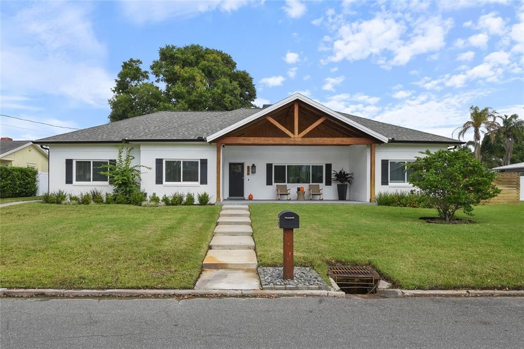 Под контрактом: $4,000 (3 спален, 2 ванн, 2113 Квадратных фут)