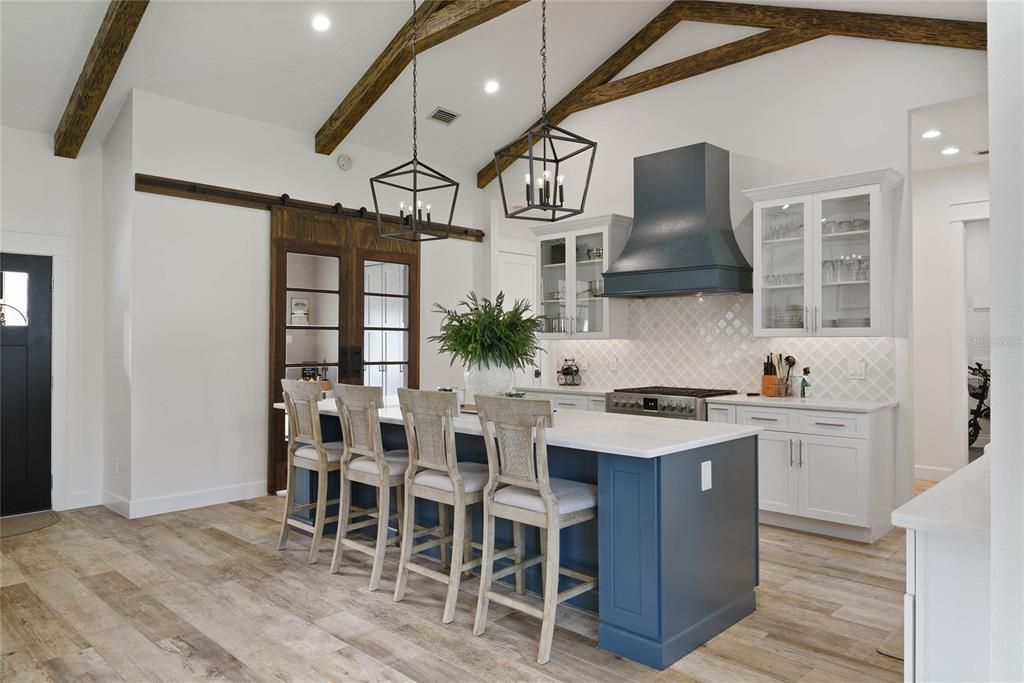 Под контрактом: $4,000 (3 спален, 2 ванн, 2113 Квадратных фут)