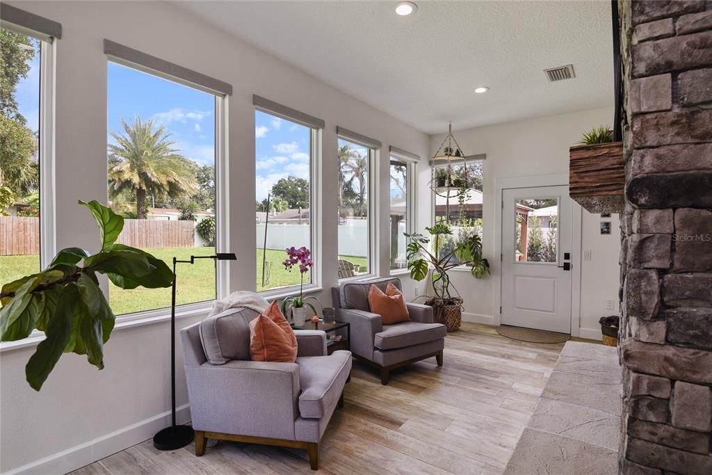 Под контрактом: $4,000 (3 спален, 2 ванн, 2113 Квадратных фут)