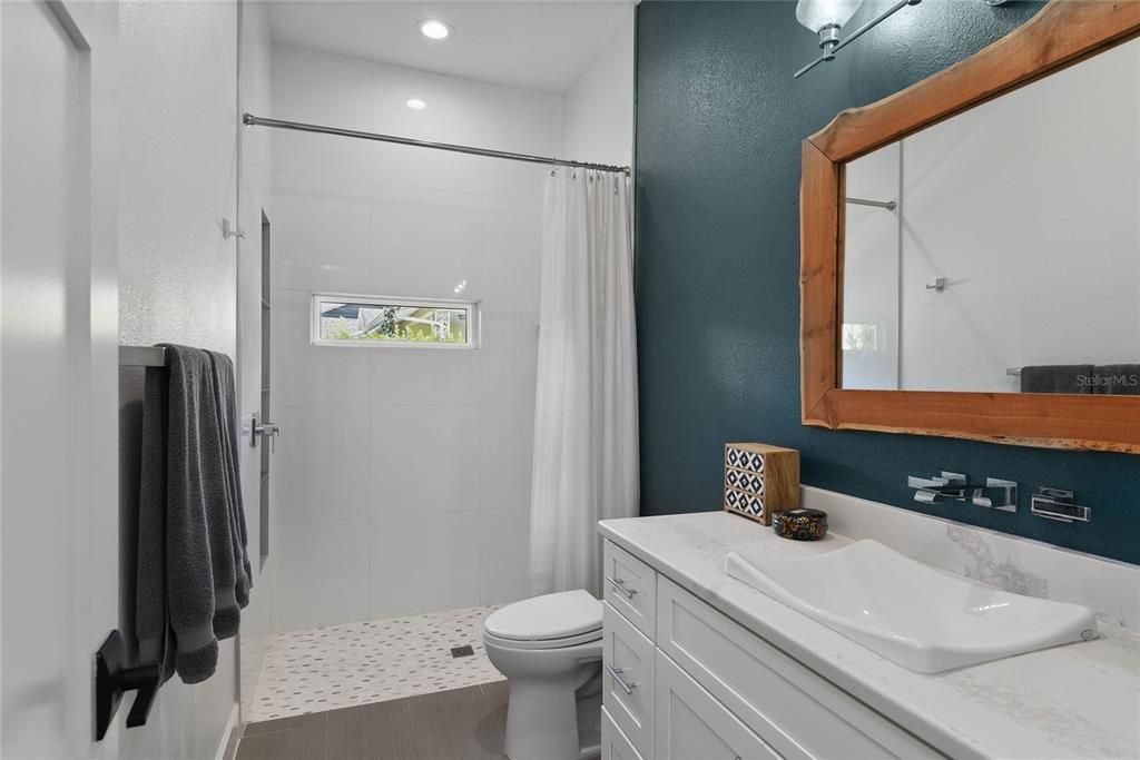 Под контрактом: $4,000 (3 спален, 2 ванн, 2113 Квадратных фут)