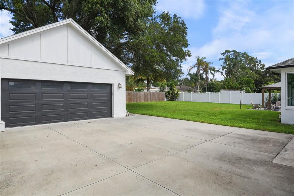 Под контрактом: $4,000 (3 спален, 2 ванн, 2113 Квадратных фут)