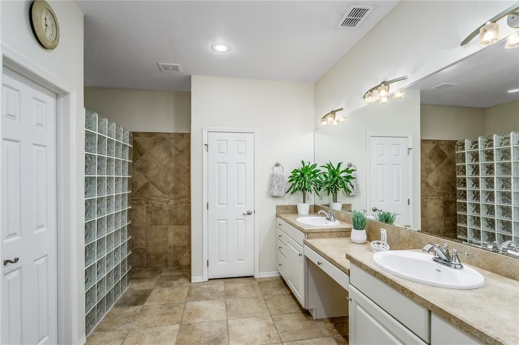 Active With Contract: $485,000 (3 beds, 2 baths, 2046 Square Feet)