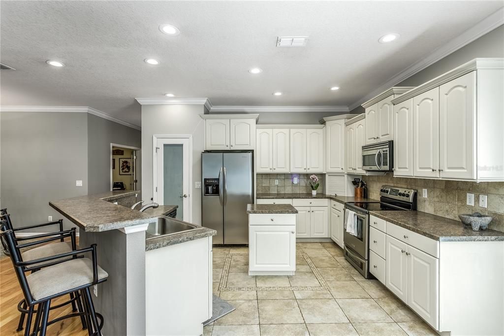 Active With Contract: $485,000 (3 beds, 2 baths, 2046 Square Feet)