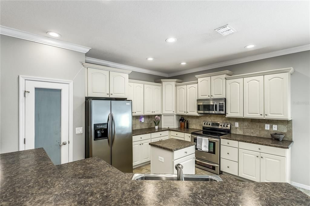 Active With Contract: $485,000 (3 beds, 2 baths, 2046 Square Feet)