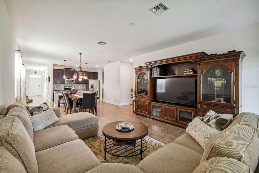 For Sale: $459,900 (3 beds, 2 baths, 1950 Square Feet)