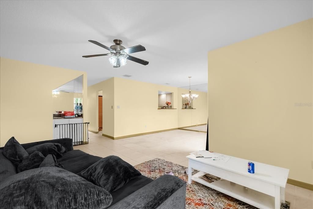 En Venta: $275,000 (2 camas, 2 baños, 1618 Pies cuadrados)