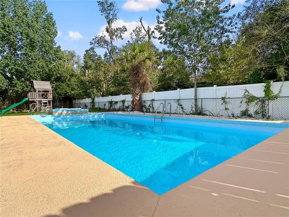 合同活跃: $339,990 (3 贝兹, 2 浴室, 1820 平方英尺)