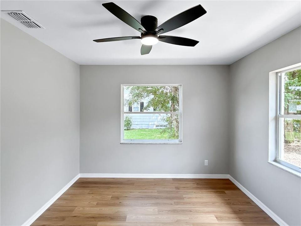 合同活跃: $339,990 (3 贝兹, 2 浴室, 1820 平方英尺)