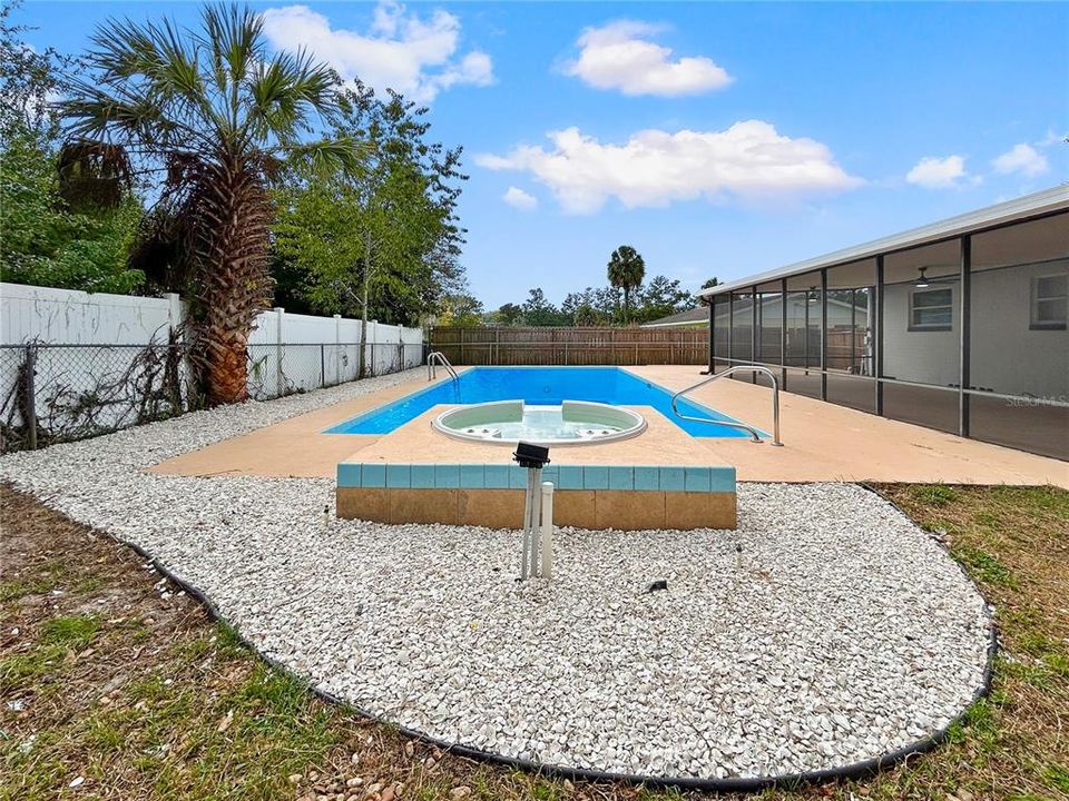 合同活跃: $339,990 (3 贝兹, 2 浴室, 1820 平方英尺)