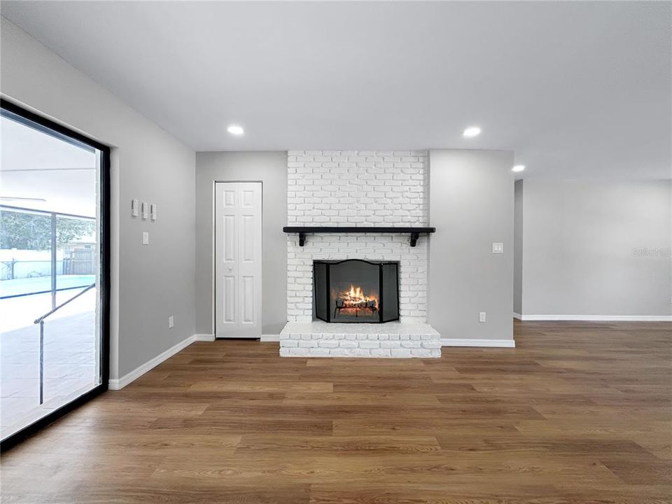 合同活跃: $339,990 (3 贝兹, 2 浴室, 1820 平方英尺)