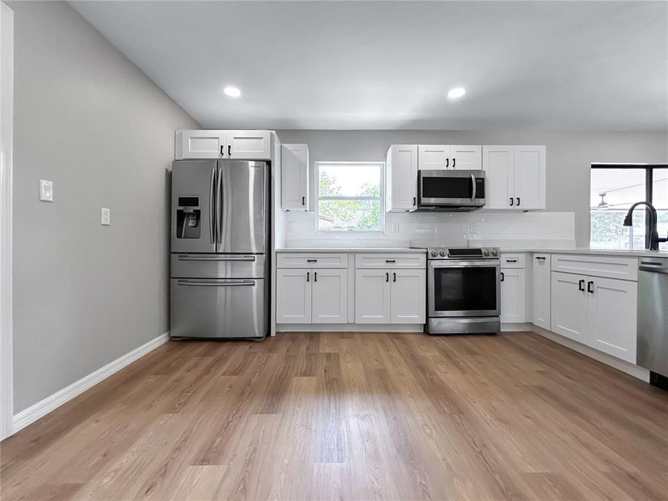 合同活跃: $339,990 (3 贝兹, 2 浴室, 1820 平方英尺)