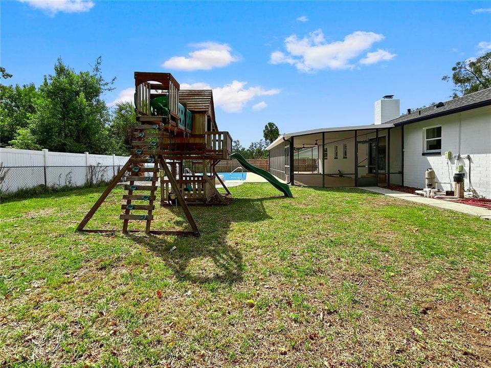 合同活跃: $339,990 (3 贝兹, 2 浴室, 1820 平方英尺)