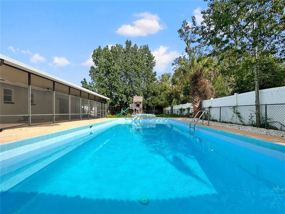 合同活跃: $339,990 (3 贝兹, 2 浴室, 1820 平方英尺)