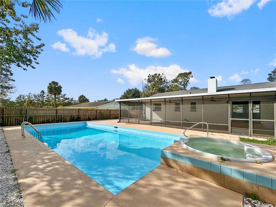 合同活跃: $339,990 (3 贝兹, 2 浴室, 1820 平方英尺)